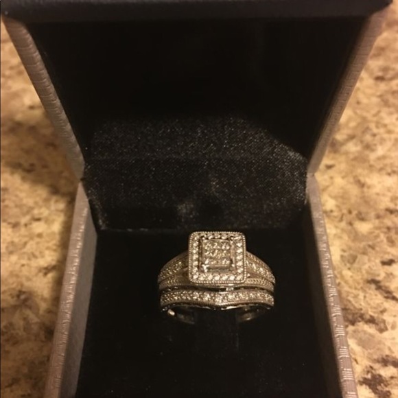 Zales 1/2 ct princess cut size 7 bridal set - Picture 4 of 9